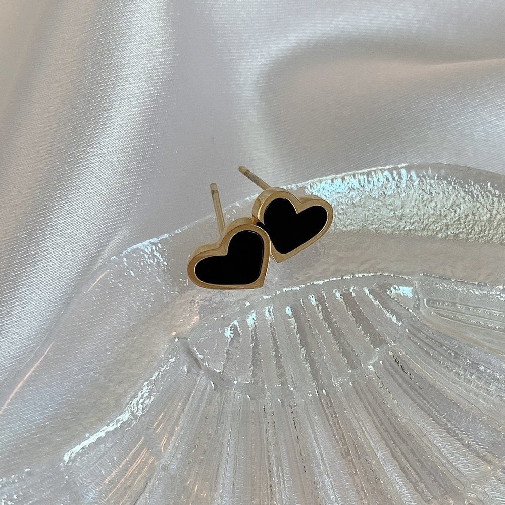 [14K Gold Plated] Black Heart Shaped Stud Earrings